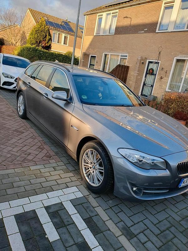 Gebraucht BMW 520 184 PS (135 kW) 2011 Grau Kombi