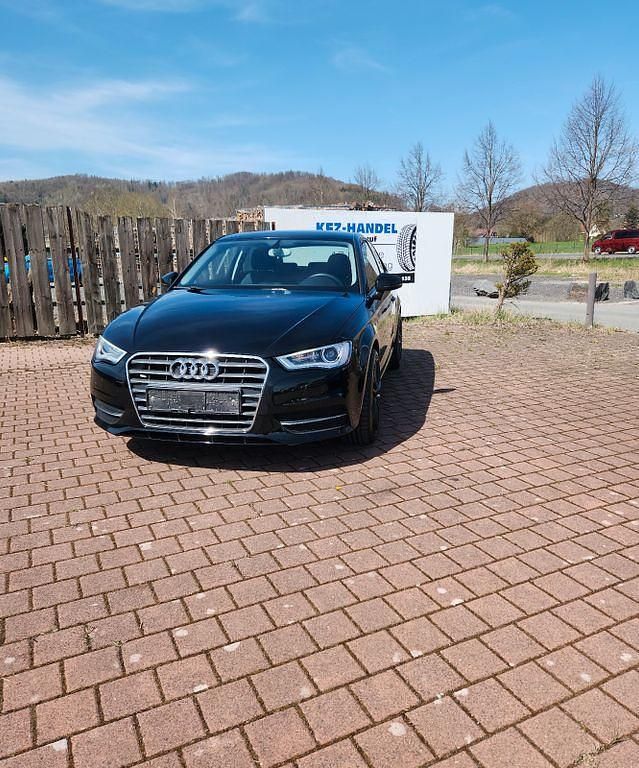 Gebraucht Audi A3 Attraction 105 PS (77 kW) 2014 Schwarz Kleinwagen