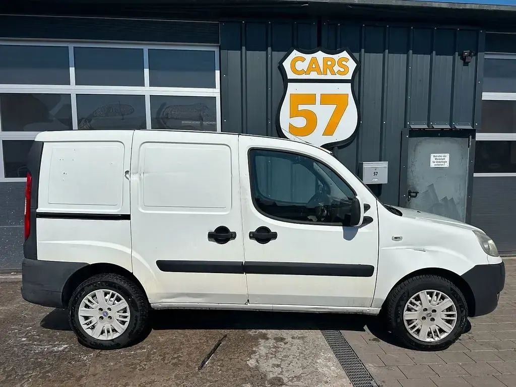 Gebraucht Fiat Doblò 101 PS (74 kW) 2008 Weiß Van / Kleinbus