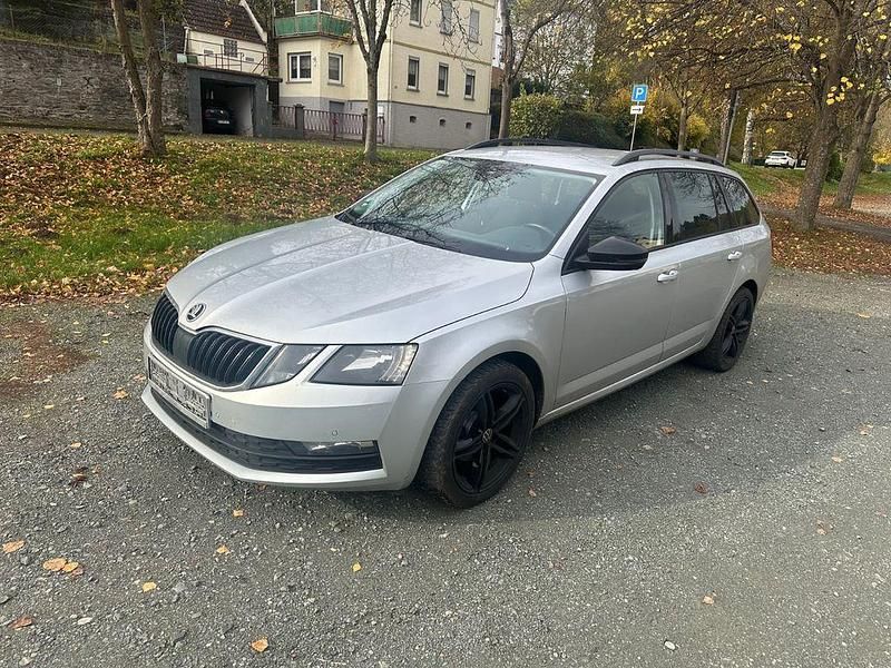 Silber Gebraucht 2018 Skoda Octavia Ambition Kombi | 9.250 € (Guter Preis) - Bild 1/4