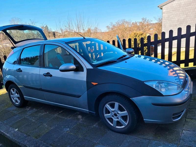 Gebraucht Ford Focus 100 PS (73 kW) 2003 Silber Kleinwagen