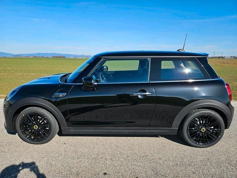 Gebraucht Mini Cooper SE 135 kW (184 PS) 2023 Schwarz Kleinwagen