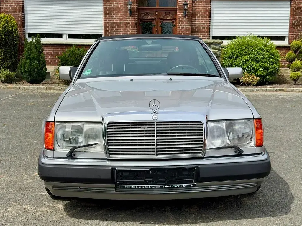 Gebraucht Mercedes 300 220 PS (161 kW) 1993 Silber Cabrio