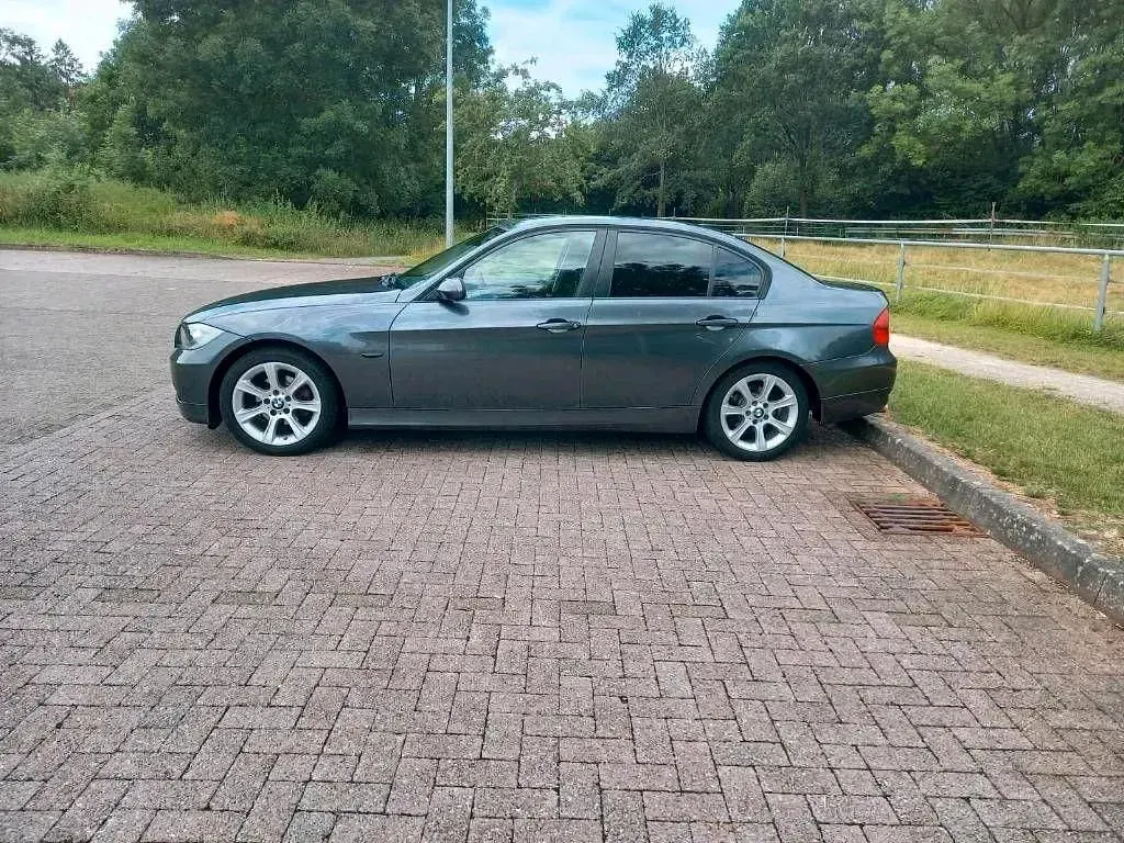 Gebraucht BMW 318 130 PS (95 kW) 2006 Grau Limousine