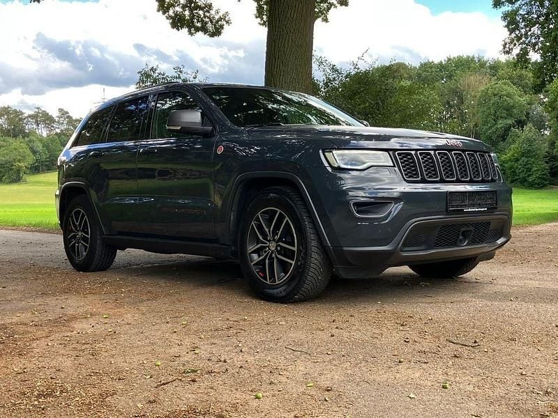 Schwarz Gebraucht 2017 Jeep Grand Cherokee Trailhawk SUV | 31.990 € (Etwas zu teuer) - Bild 1/4
