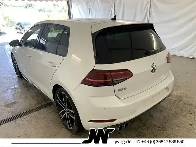 Gebraucht VW Golf VII GTD 184 PS (135 kW) 2018 Oryxweiß perlmutteffekt (metallic) Limousine