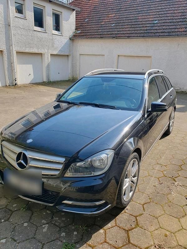 Gebraucht Mercedes C220 170 PS (125 kW) 2014 Schwarz Kombi