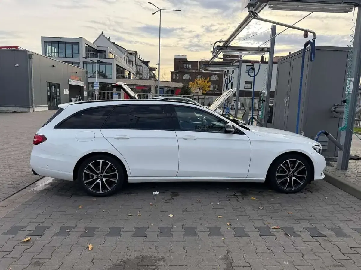 Gebraucht Mercedes E200 Avantgarde 197 PS (144 kW) 2020 Weiß Kombi