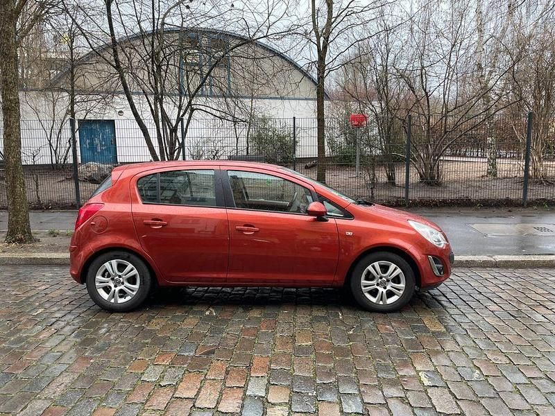 Rot Gebraucht 2013 Opel Corsa Limousine | 2.900 € (Superpreis) - Bild 1/1