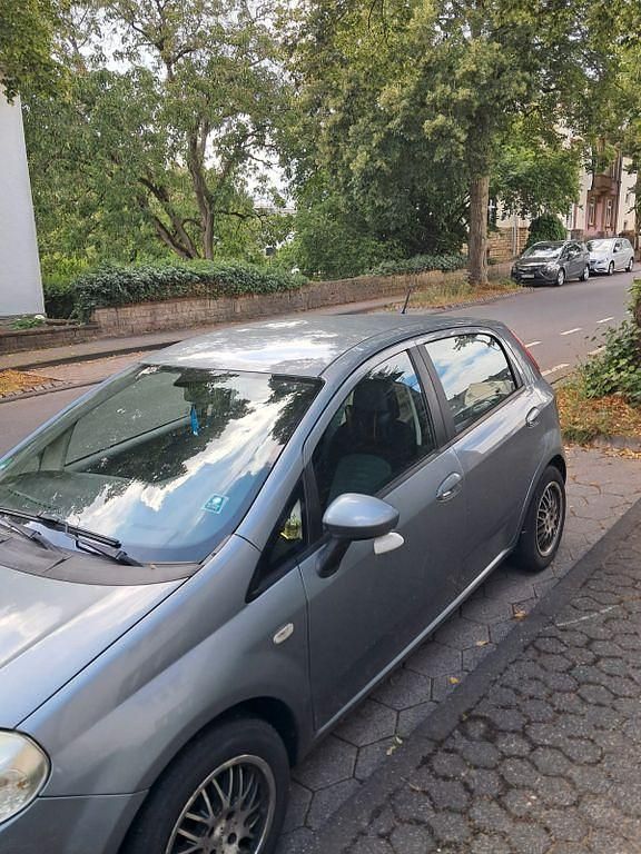 Grau Gebraucht 2009 Fiat Punto Dynamic Kleinwagen | 700 € (Superpreis) - Bild 1/4