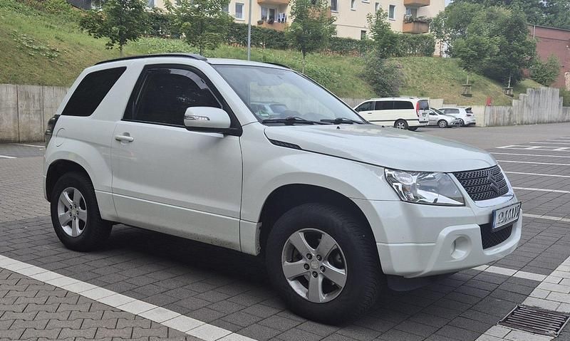 Weiß Gebraucht 2011 Suzuki Grand Vitara SUV | 9.990 € (Fairer Preis) - Bild 1/4