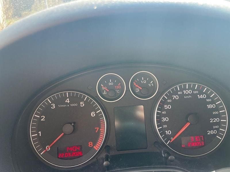 Gebraucht Audi A3 116 PS (85 kW) 2004 Rot Kleinwagen