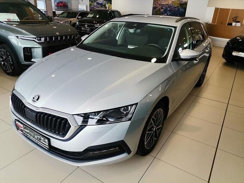 Gebraucht Skoda Octavia Clever 150 PS (110 kW) 2021 Brilliantsilber metallic Kombi