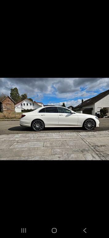 Gebraucht Mercedes E220 AMG 194 PS (142 kW) 2018 Weiß Limousine