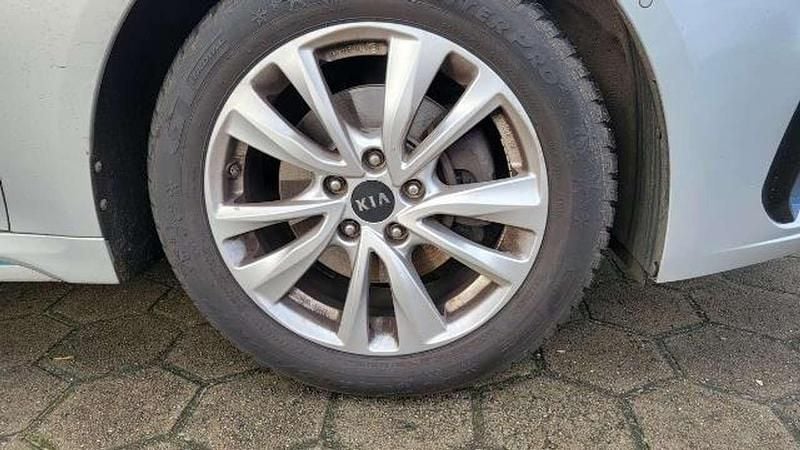 Gebraucht Kia Optima Spirit 154 PS (113 kW) 2019 (4ss) seidensilber met. Kombi