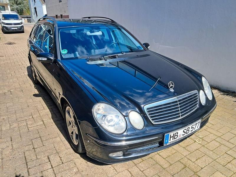 Gebraucht Mercedes E240 Avantgarde 177 PS (130 kW) 2003 Schwarz Limousine