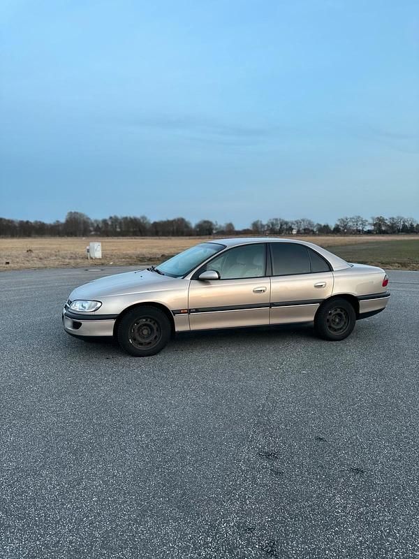 Gebraucht Opel Omega 136 PS (100 kW) 1998 Beige Limousine