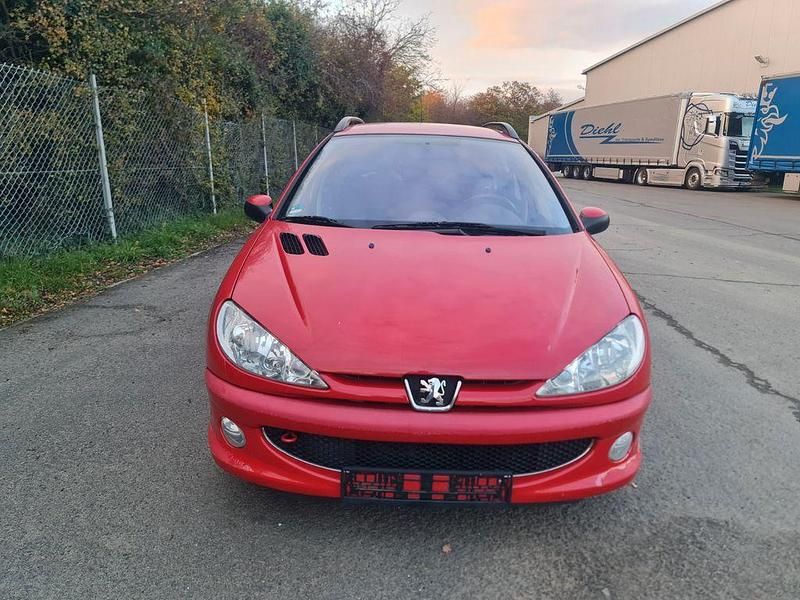 Gebraucht Peugeot 206 Tendance 88 PS (64 kW) 2004 Rot Kombi