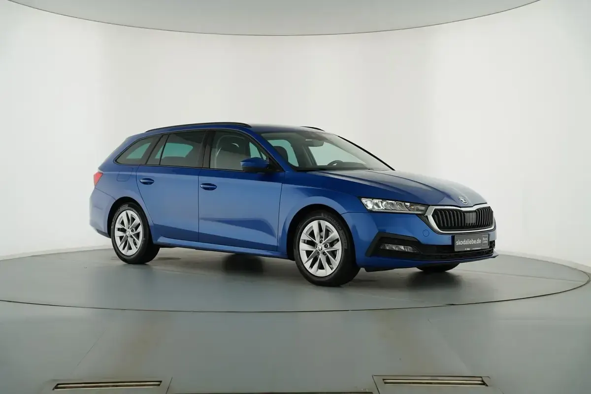 Gebraucht Skoda Octavia Ambition 150 PS (110 kW) 2023 Raceblau metallic Kombi