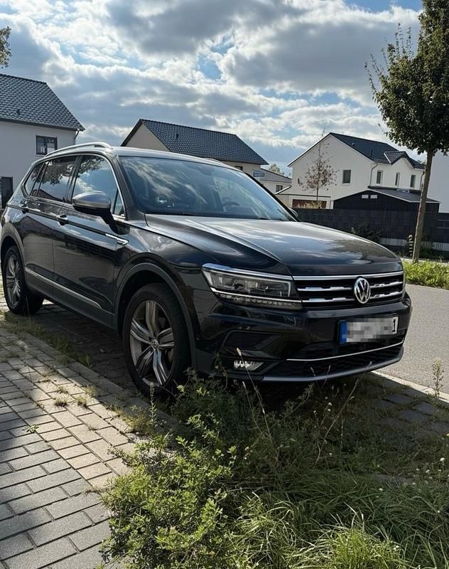 Schwarz Gebraucht 2018 VW Tiguan Allspace Highline SUV | 29.499 € (Guter Preis) - Bild 1/4