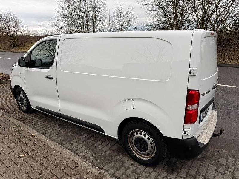 Gebraucht Opel Vivaro 102 PS (75 kW) 2022 Weiß Van / Kleinbus