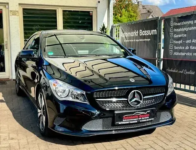 Gebraucht Mercedes CLA220 Night 184 PS (135 kW) 2018 Nachtschwarz (metallic) Coupé