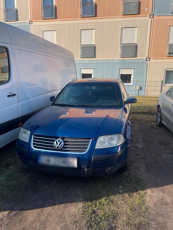 Blau Gebraucht 2002 VW Passat Limousine | 800 € (Guter Preis) - Bild 1/4