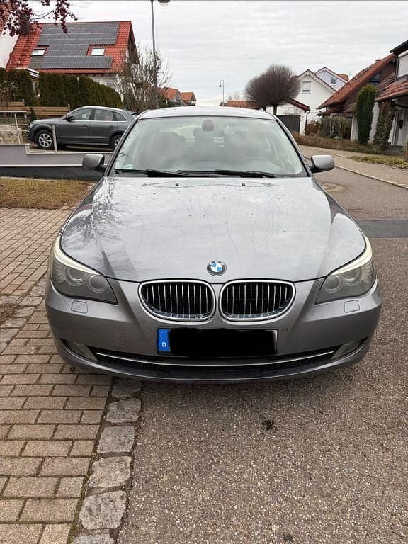 Gebraucht BMW 530 235 PS (172 kW) 2007 Grau Limousine