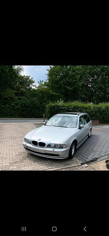 Silber Gebraucht 2001 BMW 530 Basis Kombi | 3.000 € (Fairer Preis) - Bild 1/4