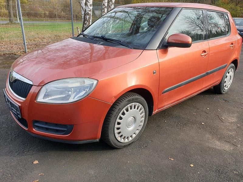 Orange Gebraucht 2007 Skoda Fabia Limousine | 1.895 € - Bild 1/4