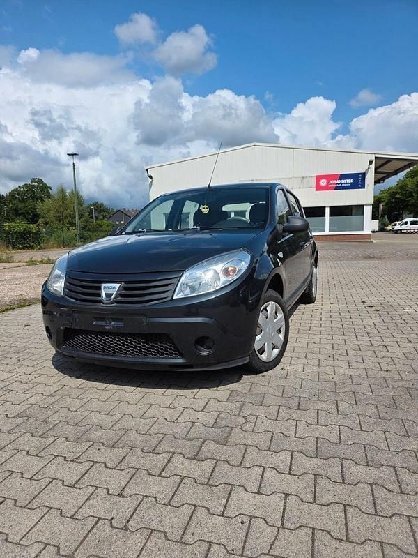 Grau Gebraucht 2010 Dacia Sandero Ambiance Kleinwagen | 2.699 € (Etwas zu teuer) - Bild 1/4