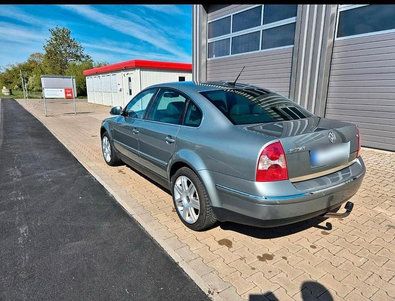 Usata VW Passat 193 CV (141 kW) 2004 Grigio Berlina