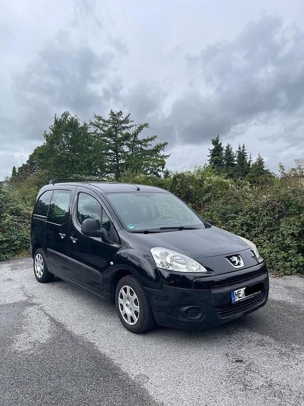 Schwarz Gebraucht 2010 Peugeot Partner Van / Kleinbus | 2.000 € (Guter Preis) - Bild 1/4