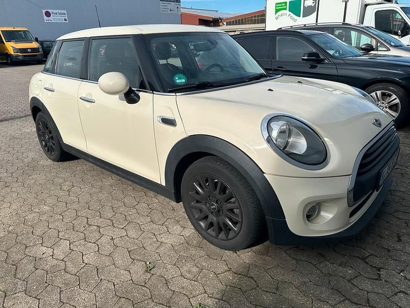 Weiß Gebraucht 2016 Mini Cooper Kleinwagen | 7.900 € - Bild 1/4
