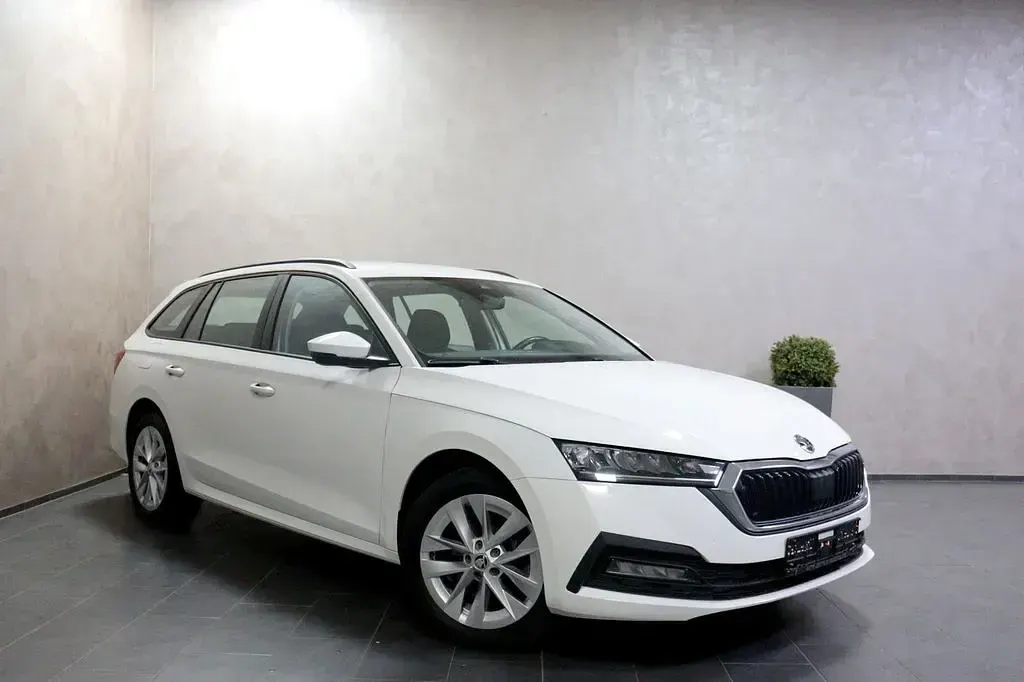 Gebraucht Skoda Octavia Ambition 204 PS (150 kW) 2022 Candyweiss (metallic) Kombi