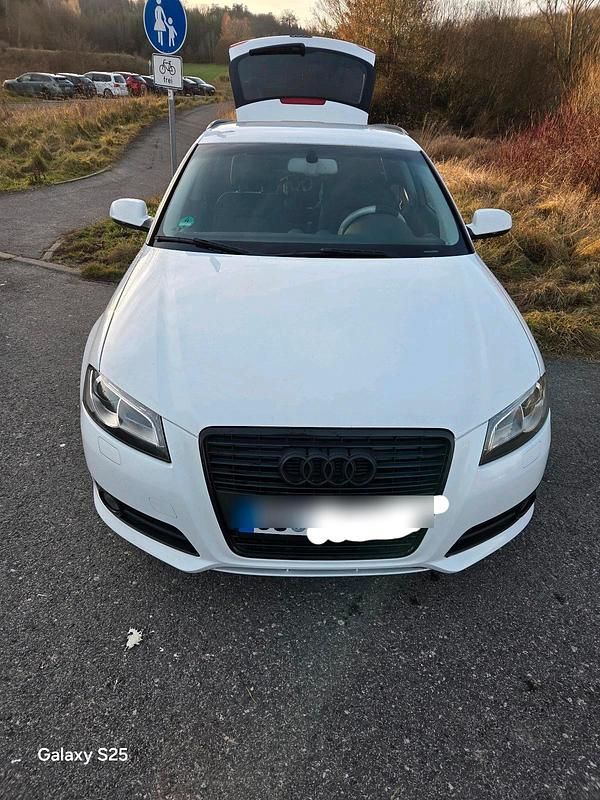 Weiß Gebraucht 2010 Audi A3 Attraction Limousine | 4.900 € (Fairer Preis) - Bild 1/4