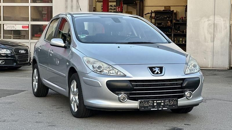 Silber Gebraucht 2006 Peugeot 307 Tendance Limousine | 1.990 € (Fairer Preis) - Bild 1/4