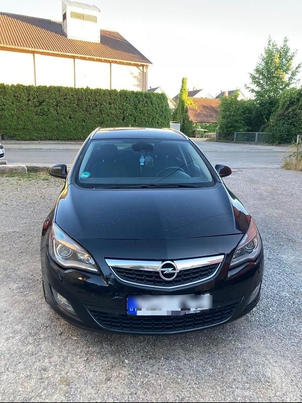 Schwarz Gebraucht 2011 Opel Astra Kombi | 3.400 € (Fairer Preis) - Bild 1/4