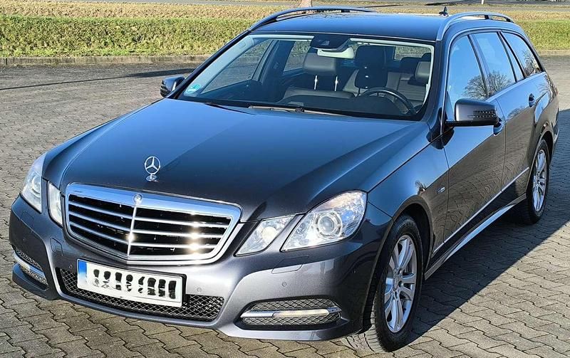 Grau Gebraucht 2010 Mercedes E250 Avantgarde Kombi | 13.400 € (Teuer) - Bild 1/4