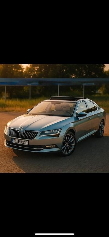 Grau Gebraucht 2015 Skoda Superb LAURIN & KLEMENT Limousine | 16.900 € (Fairer Preis) - Bild 1/4