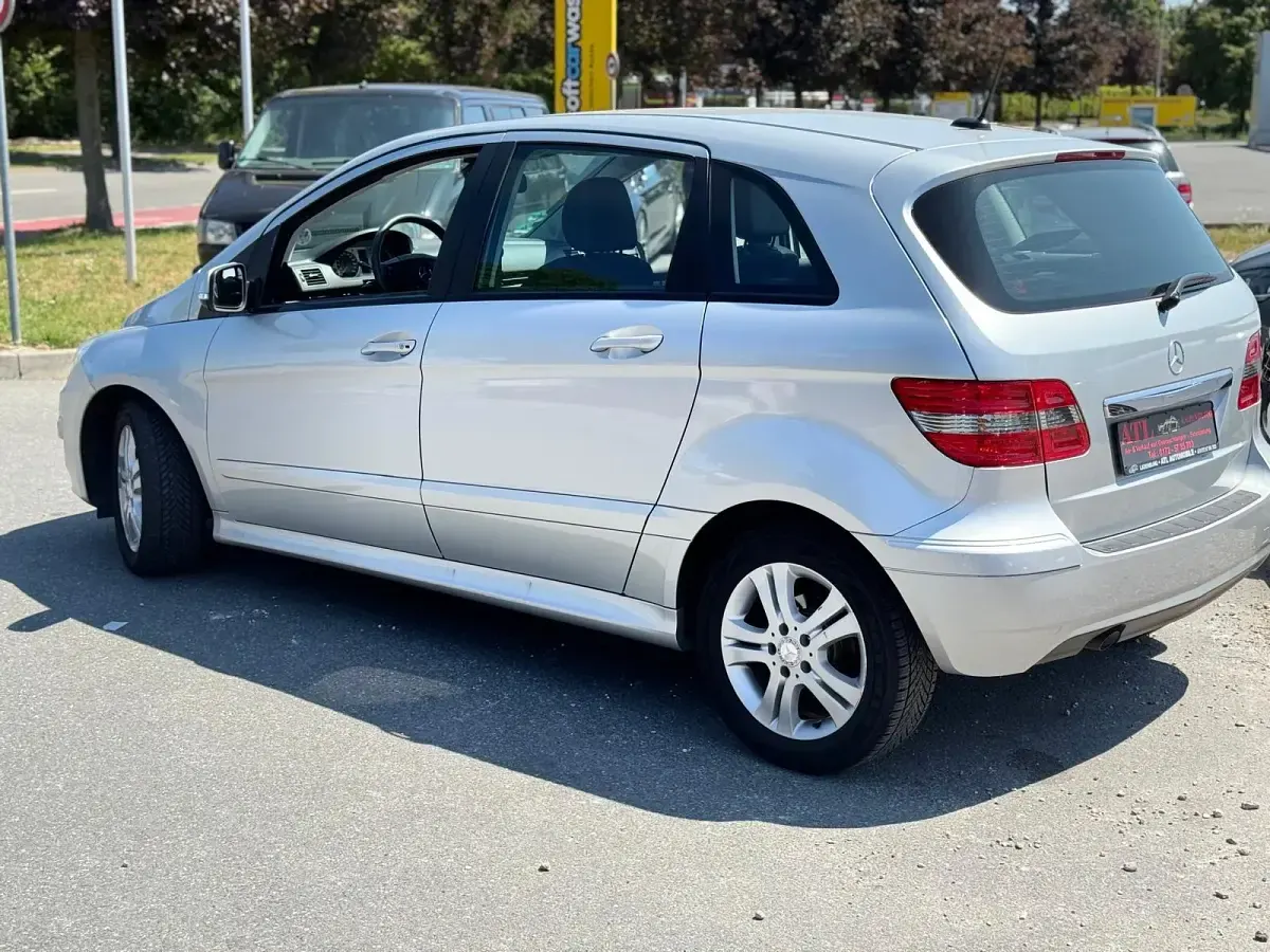 Gebraucht Mercedes B180 109 PS (80 kW) 2009 Silber Van / Kleinbus
