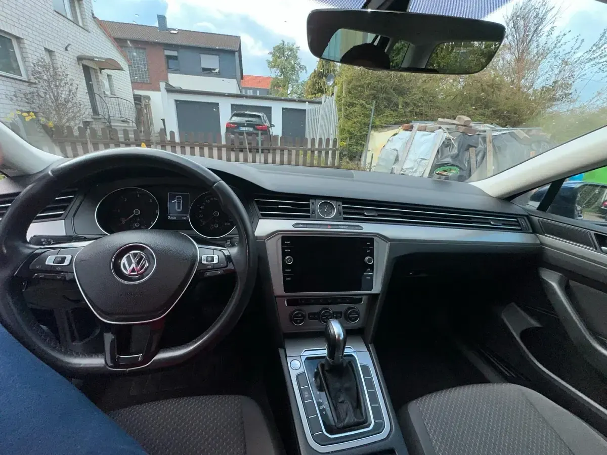 Gebraucht VW Passat 150 PS (110 kW) 2019 Blau Kombi