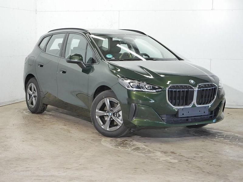 Gebraucht BMW 220 170 PS (125 kW) 2025 Sanremo green metallic Kombi