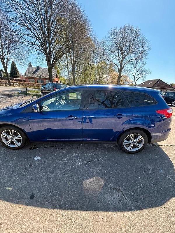 Używany Ford Focus 101 KM (74 kW) 2014 Niebieski Kombi