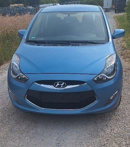 Blau Gebraucht 2015 Hyundai ix20 Classic Van / Kleinbus | 5.950 € (Guter Preis) - Bild 1/4