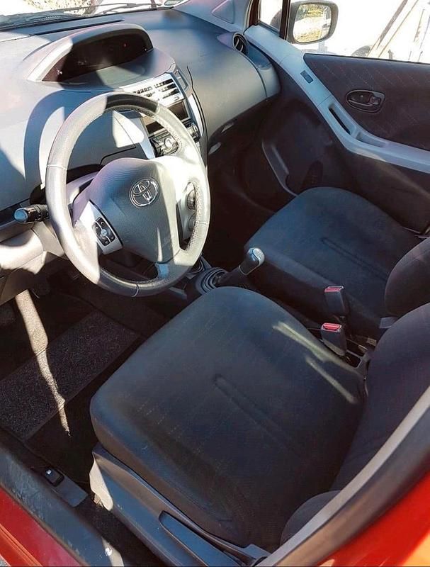 Gebraucht Toyota Yaris 68 PS (50 kW) 2008 Rot Kleinwagen