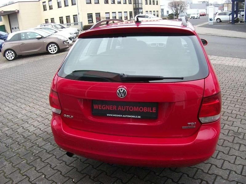 Second-hand VW Golf VII Trendline 105 CP (77 kW) 2013 Roșu Break