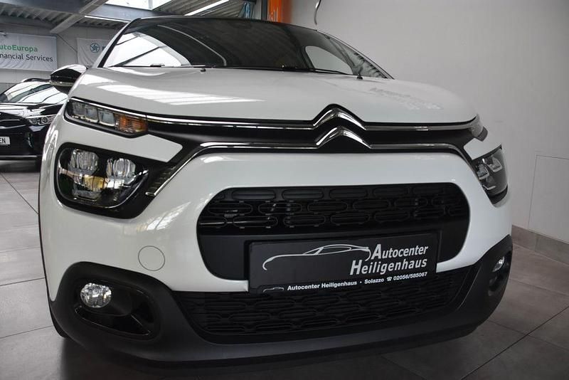 Weiß Gebraucht 2023 Citroën C3 Shine Kleinwagen | 12.680 € (Fairer Preis) - Bild 1/4