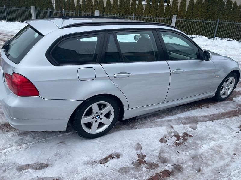 Grau Gebraucht 2012 BMW 320 Kombi | 3.900 € (Superpreis) - Bild 1/4