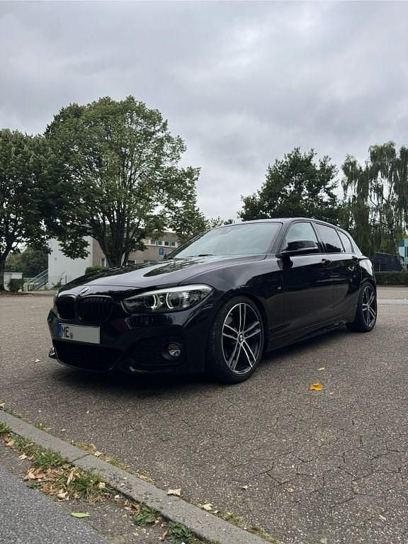 Schwarz Gebraucht 2018 BMW 120 M Sport Kleinwagen | 22.400 € (Fairer Preis) - Bild 1/4
